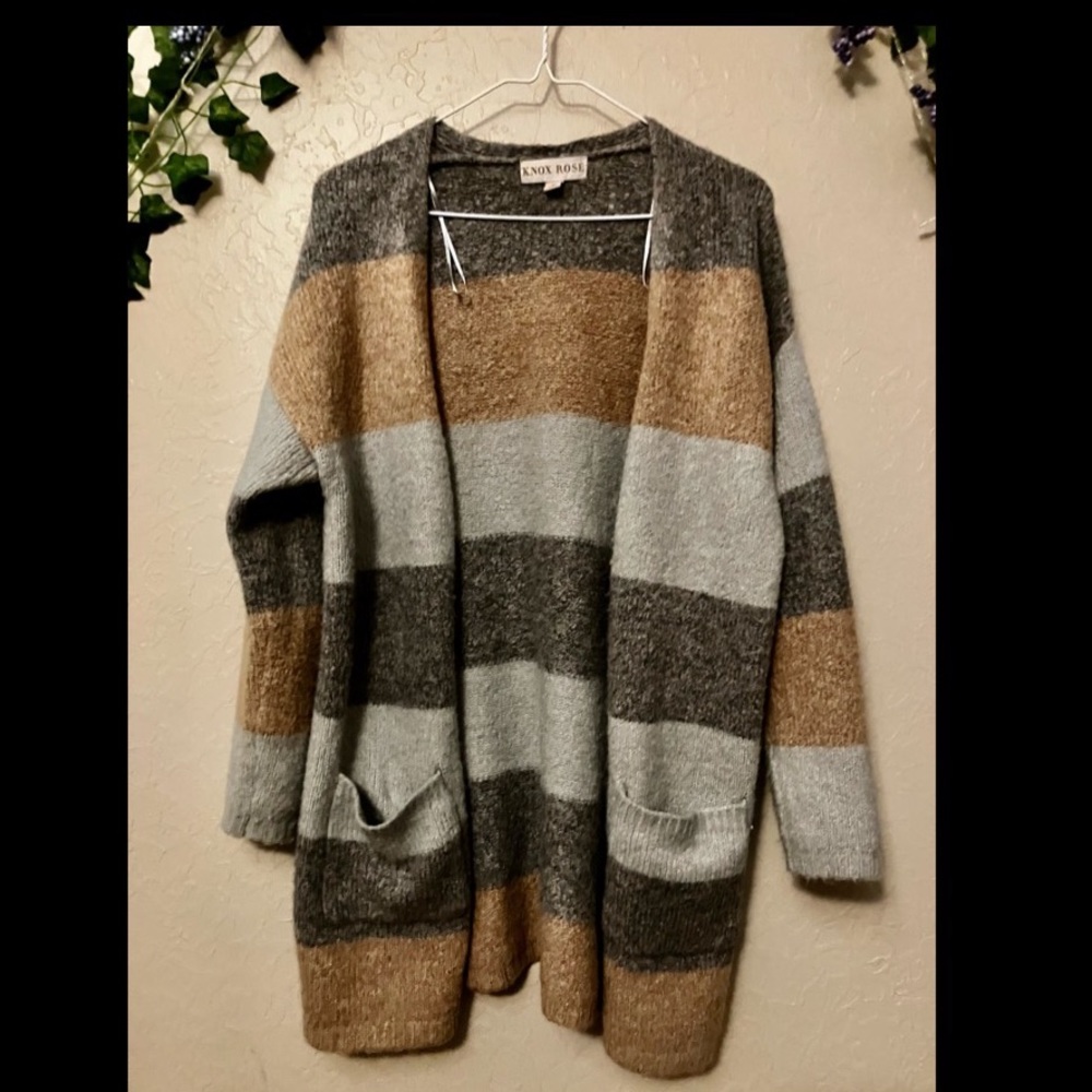 Women’s cardigan with pockets